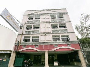 Royale Parc Inn & Suites