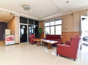 RedDoorz Plus @ Hotel Pantai Timor