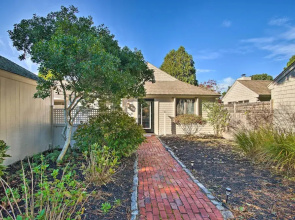 2 Mi to Beach: Retreat w/ Pool & Grill in Mashpee!