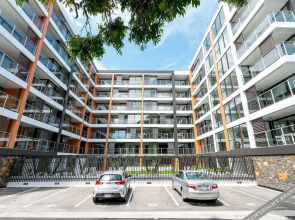 Epsom Central Brand New Apartment