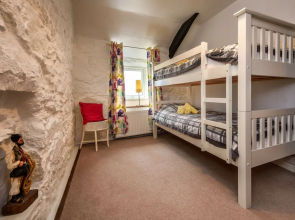 Charming holiday home in Aberdaron with Private Garden