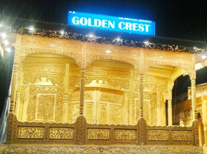 Group Of House Boat Golden Crest