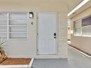 Dania Beach Getaway 2 Studios for 6 Guests