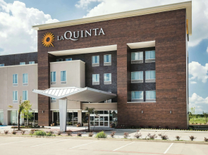 La Quinta Inn & Suites by Wyndham Dallas Plano - The Colony