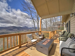 Sapphire Retreat w/ Views, Fire Pit, & Lake Access