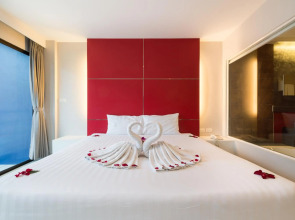 Alfresco Phuket Hotel