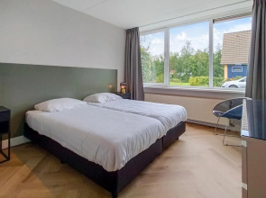 Stunning Home in Vlagtwedde With Wifi, 4 Bedrooms and Indoor Swimming Pool