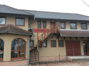 Guest House Meat Heads Pub