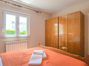 Modern apartment with pool, free Wi-Fi and air conditioning, ideal for a couple