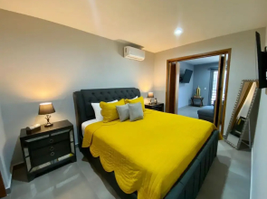 Beautiful New Condo Sea Breeze