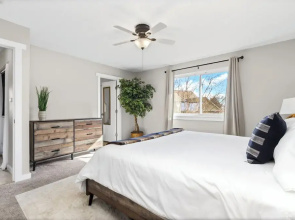Chimney Park Retreat King Suite + Fenced Yard