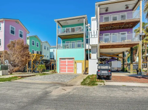 Steps to Beach: Home w/ Sunset Views in Cedar Key!