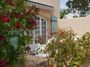 Les Bougainvillees