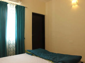 OYO 9364 Home Modern 2 BHK Pool View Candolim