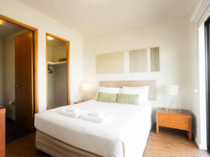 Lovely 2BR Apartment in West Perth With Parking!