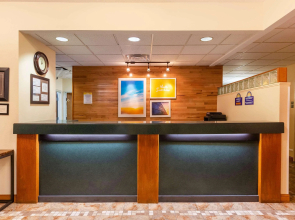 Days Inn & Suites By Wyndham Madison