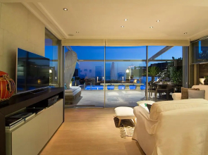 Private Pool & Sea View Residence