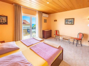 Studio Apartments Apolonia