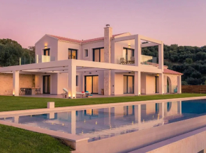 Luxury Villa Ebellina by MediterraneanVillas