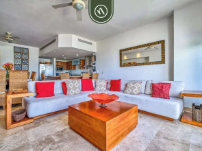 Oceanfront 3BR Condo With Beach Club - Pool