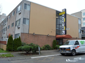 University Motel Suites