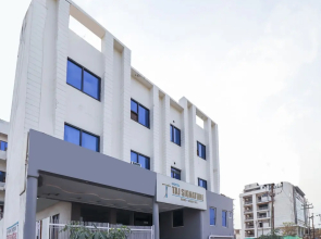 OYO 10876 Hotel Taj signature