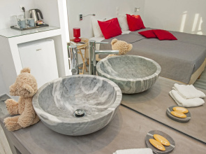 Margarita Studios Ambelas