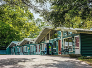 Park Motel and Cabins