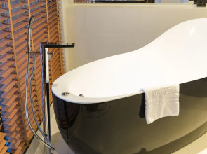 Maple Hotel & Apartment