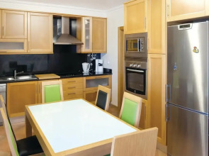 Stunning home in Ventosa do Mar w/ WiFi, 4 Bedrooms and Outdoor swimming pool