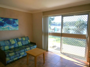 Lake Edge Apartments