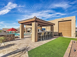 Luxe Retreat w/ Lake Havasu View & Pool!