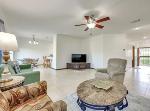7 Mi to Dtwn Jacksonville: Riverfront Home w/ Deck