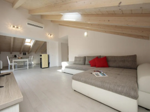 Silver Lake Apartment