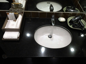 Отель Grande Centre Point Ploenchit