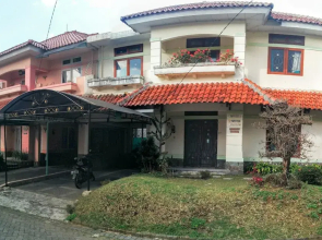 Villa Anvil Cipanas 4 Bedroom for 25 pax