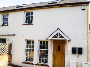 Cyrus House Cottage Apartment