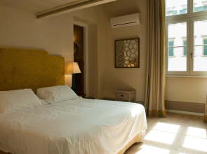 Black 5 Florence Suite