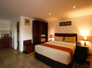 Mokoro Lodge