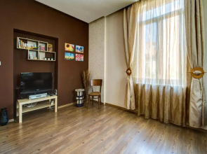 Apartment 65 - Airy Aprt at Top Center