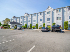 Auburn Travelodge Inn and Suites