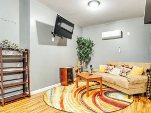 4 Mi to Dtwn Indianapolis: Quiet Apartment w/ Yard