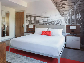 Отель The Revolution