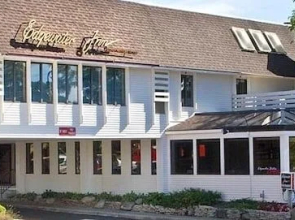 Edgewater Inn- Charlevoix