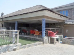 De-deminics Suites & Resorts