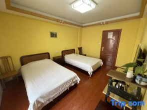 Zhongshan Hotel (Xinyang City Center Hospital Zhongshan Square)