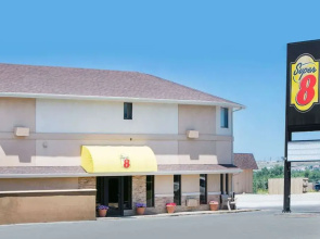 Super 8 Casper West