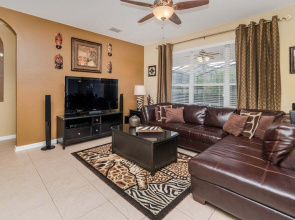 Huge 6BR Home in Windsor Hills Resort