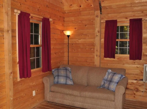 Tranquil Timbers Deluxe Cabin 6