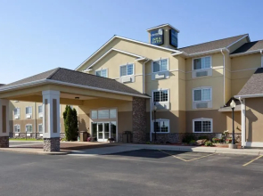 Crossings by GrandStay® – Becker / Big Lake